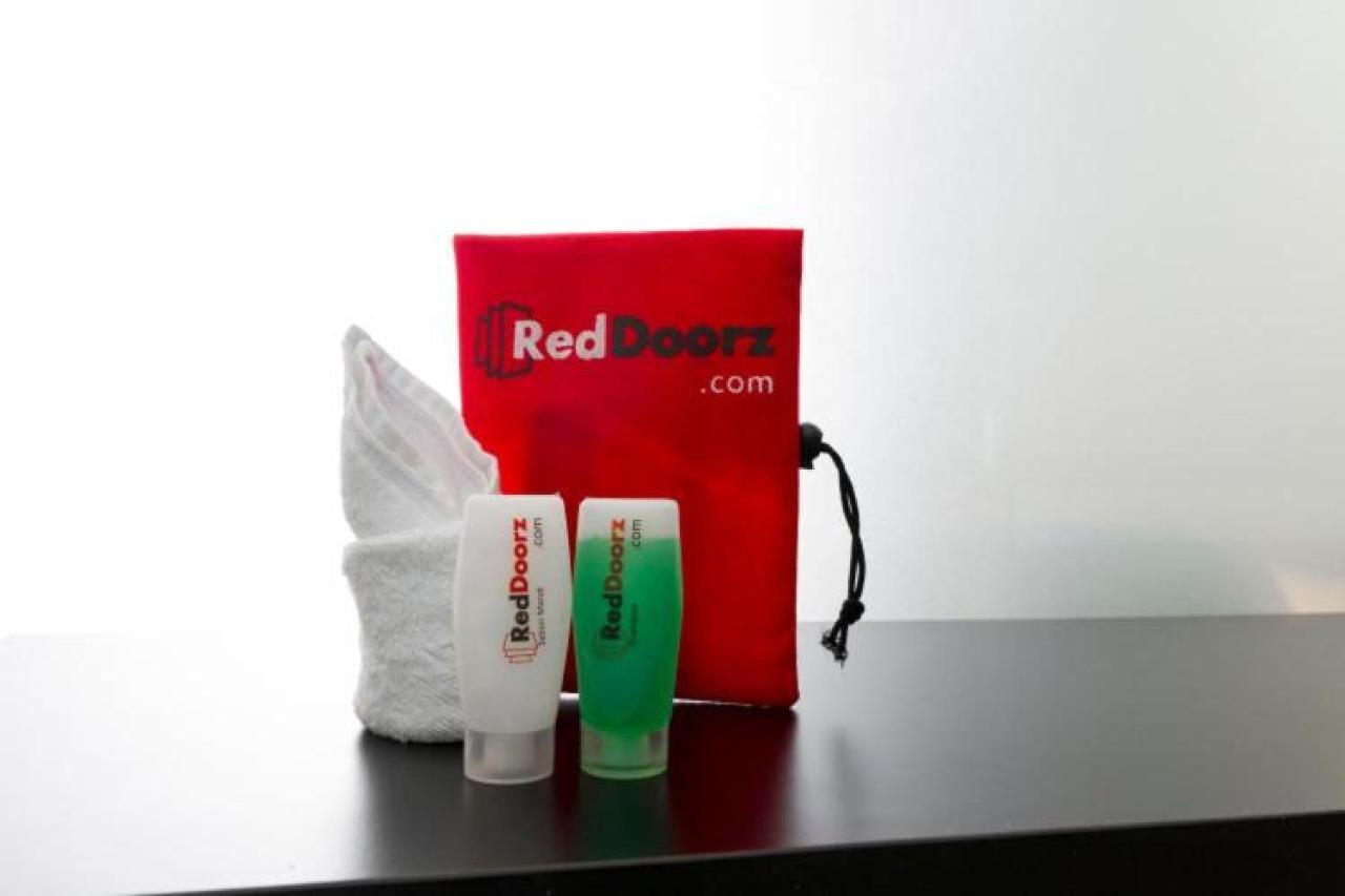 Reddoorz Plus Near Mall Ciputra Jakarta Hotel Exterior foto